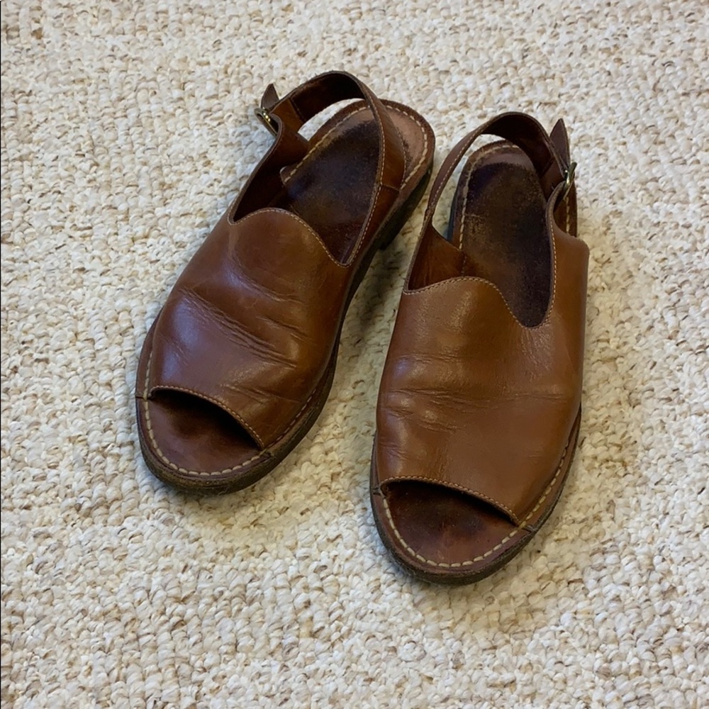 Flat sandals